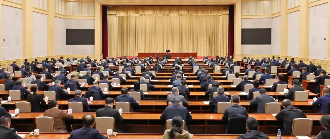 中央宣講團(tuán)報(bào)告會(huì)在京舉行，尹力全面深入宣講黨的二十屆四中全會(huì)精神，與基層干部群眾代表互動(dòng)交流